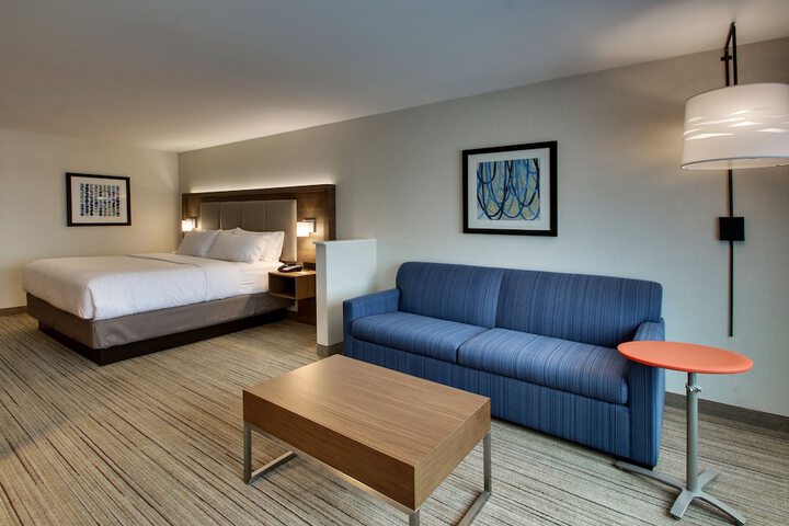 1 King Bed (1 of 10)