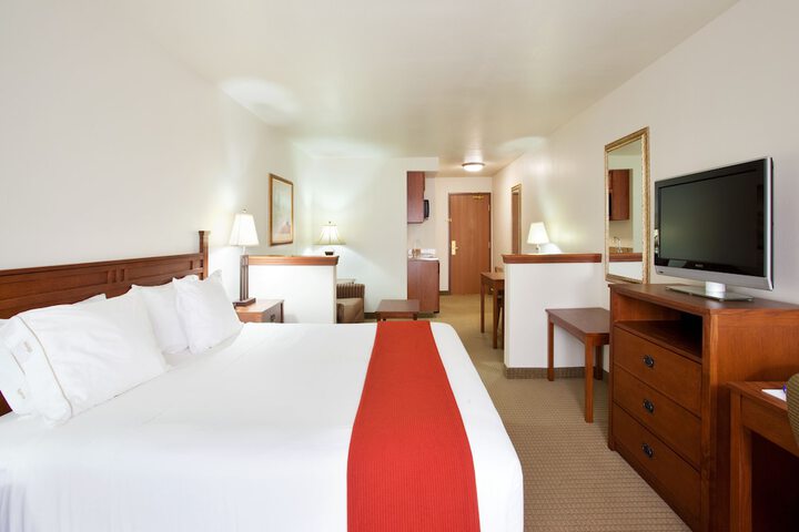 Room 12 of 28