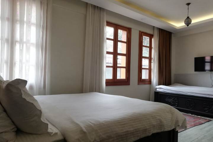 Room 32 of 49