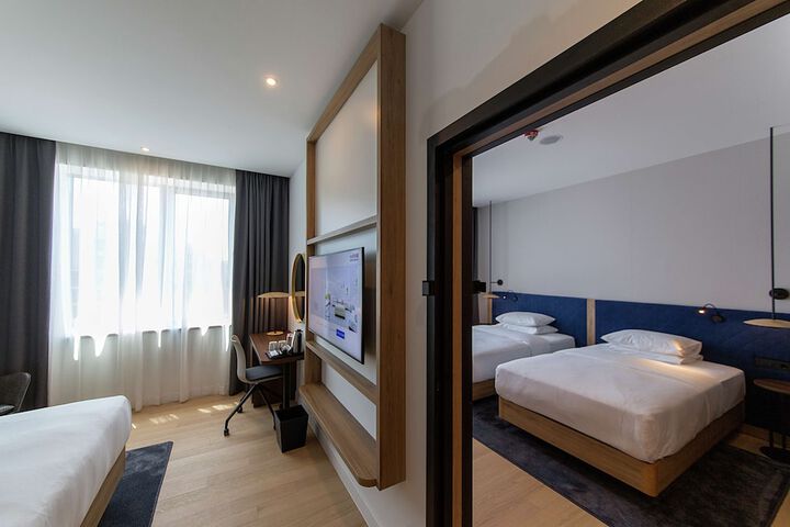 Room 9 of 35