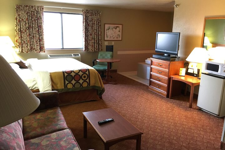 1 King Bed (6 of 16)