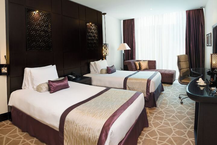 Room 49 of 211