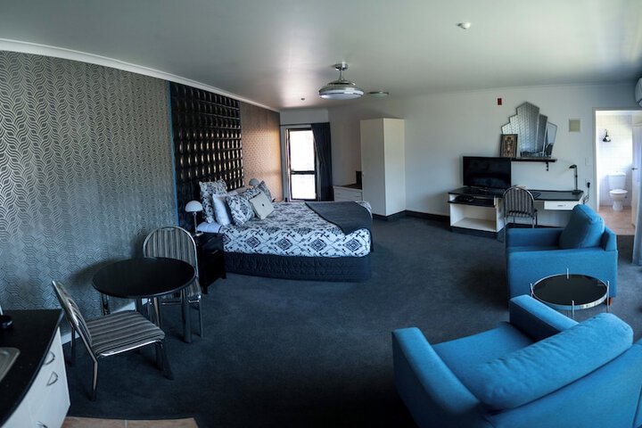 Room 16 of 32