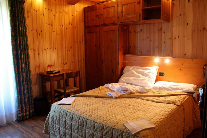 Room 4 of 44