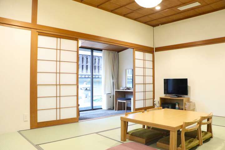 Room 30 of 51