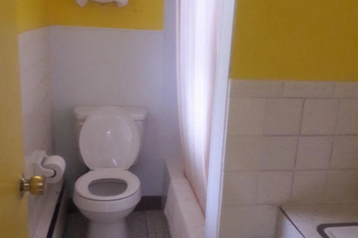 Room 8 of 8