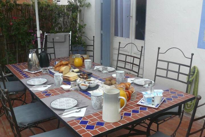 Breakfast/Coffee Service 27 of 41