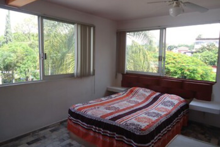 Room 16 of 33
