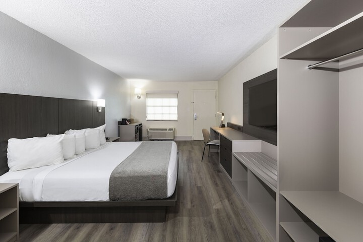 Room 14 of 116