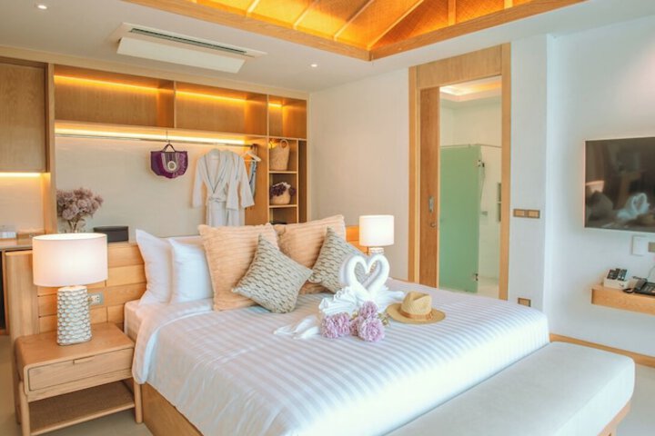 Room 42 of 165