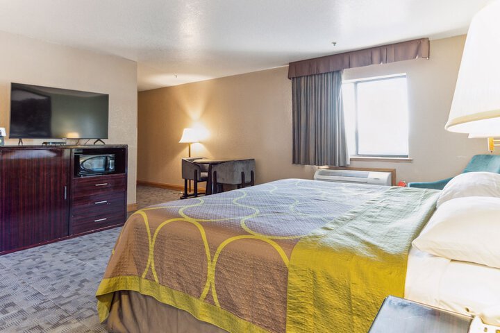 1 King Bed (23 of 26)