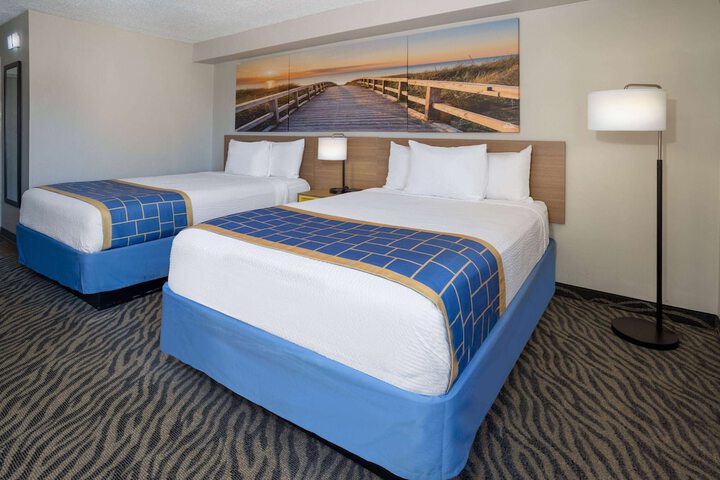 2 Double Beds (14 of 30)