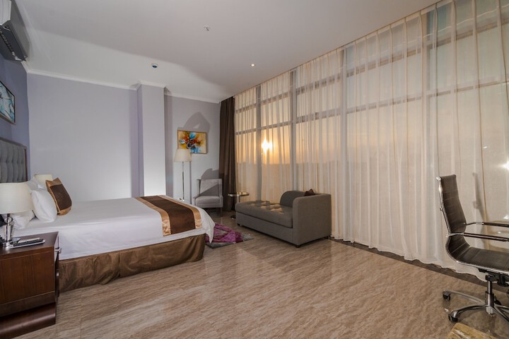 Room 17 of 33