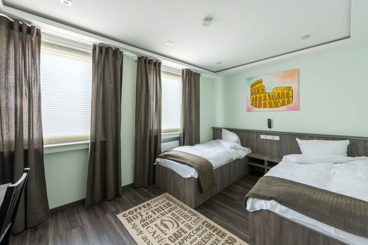 Room 8 of 38