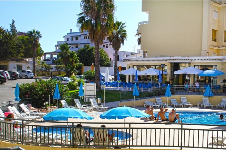 Hotel Pool