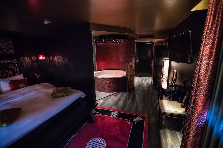 Room 11 of 50