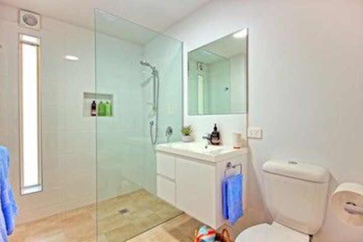 Room 2 of 33