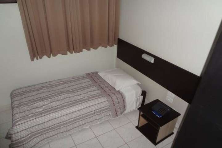 Room 5 of 12