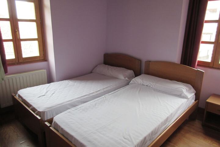 Room 3 of 61