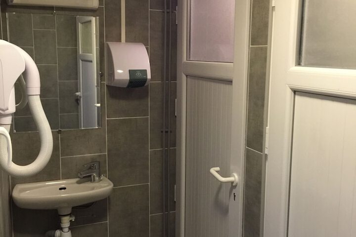 Room 50 of 64