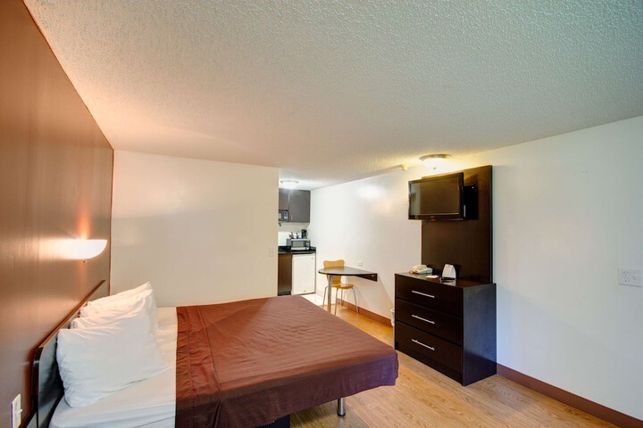 1 King Bed (12 of 13)
