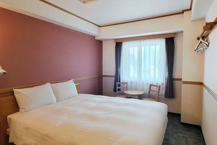 Room 12 of 40