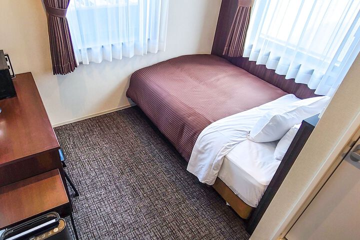 Room 6 of 19