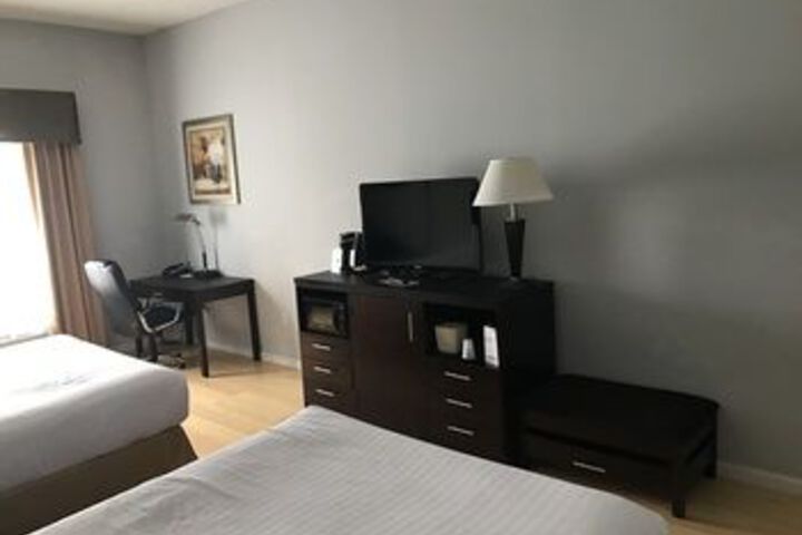Room 11 of 40