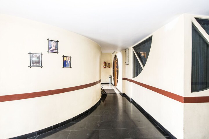 Entrance & Lobby