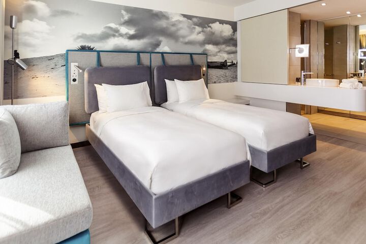 Room 26 of 150