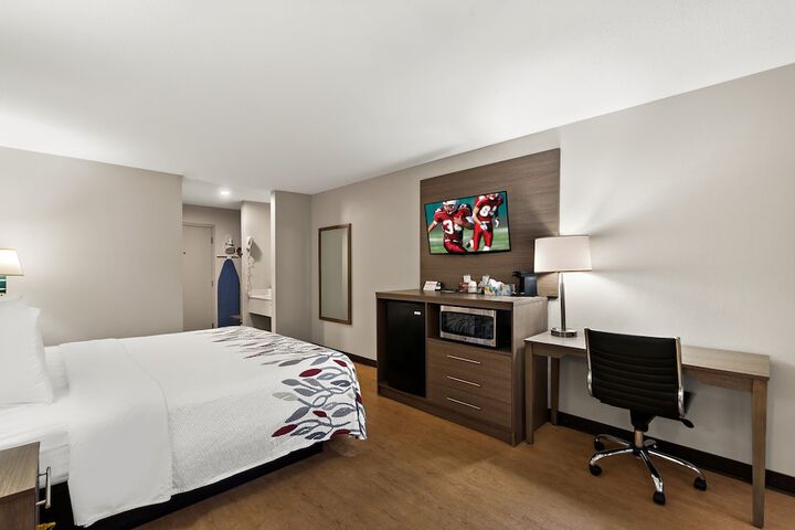 Superior King Bed (2 of 6)