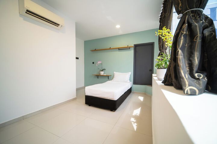 Room 4 of 35