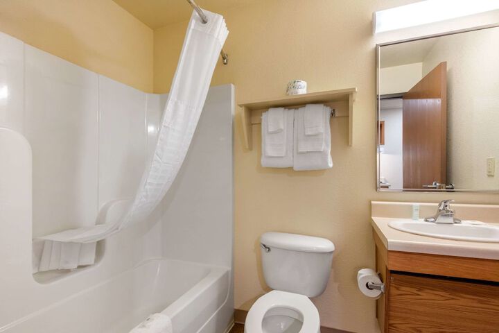 1 Queen Bed Efficiency (5 of 5)