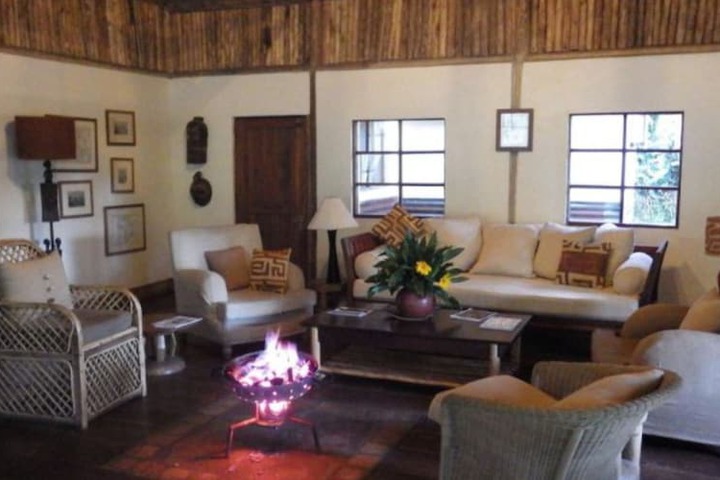 Lounge 5 of 10