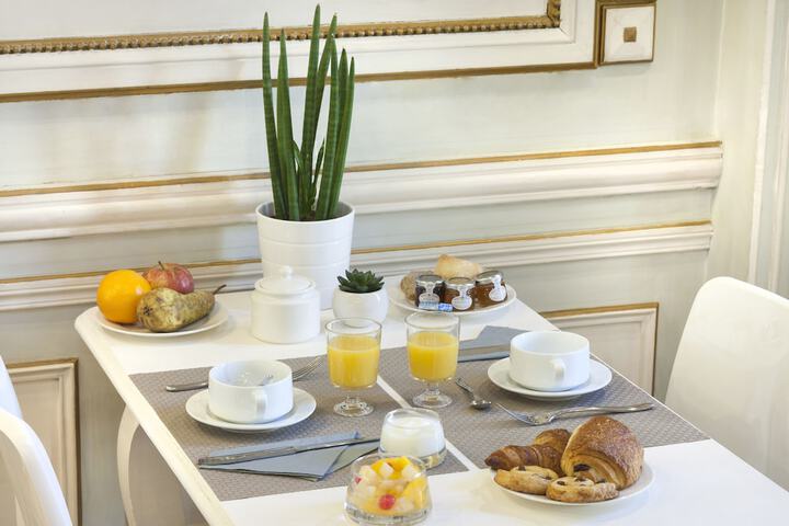 Breakfast area
