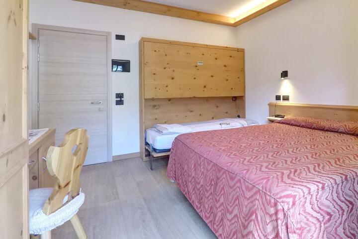 Room 10 of 63