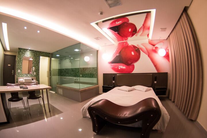 Room 6 of 42