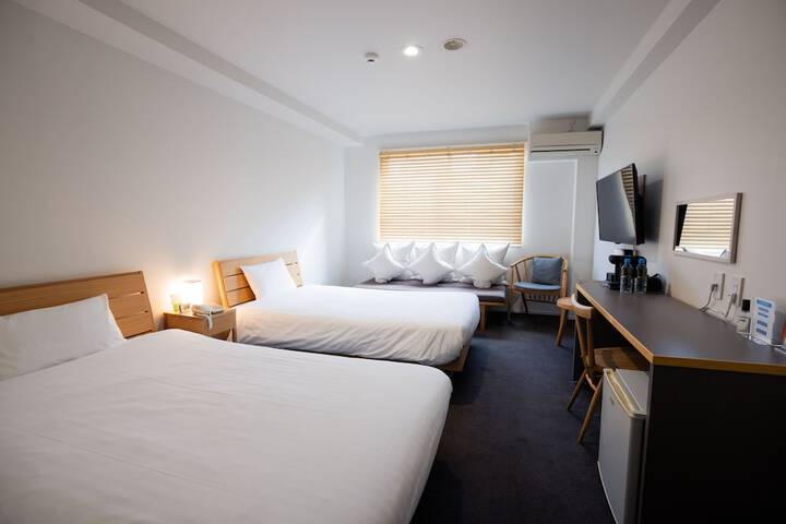 Room 9 of 40
