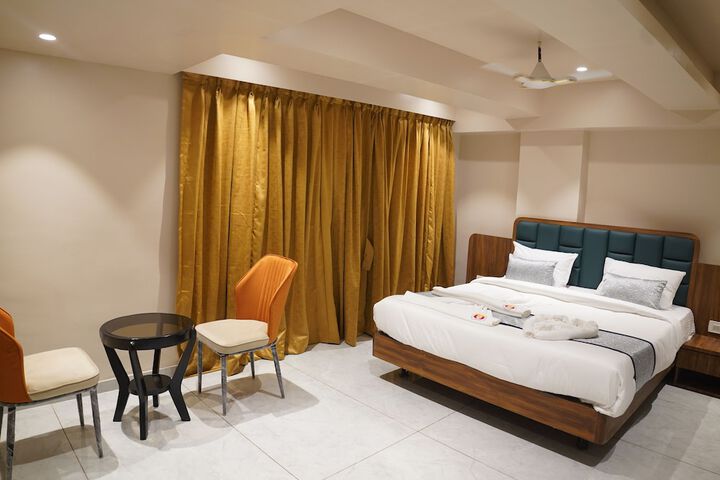 Room 8 of 38