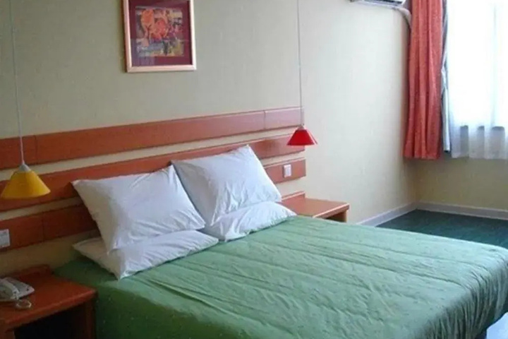 Room 7 of 13