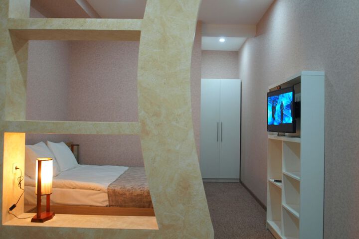 Room 9 of 69