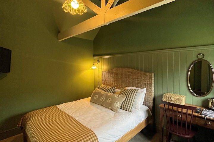 Room 15 of 42