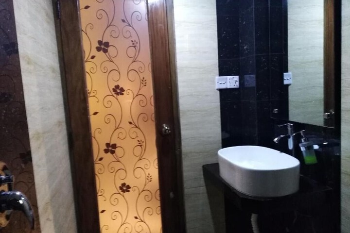 Room 27 of 43