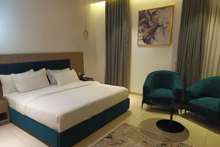 Room 4 of 9