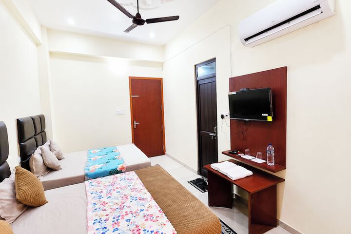Room 6 of 15