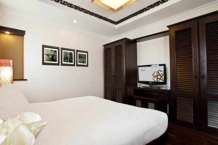 Room 10 of 56