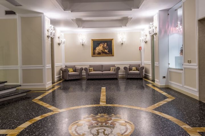 Entrance & Lobby