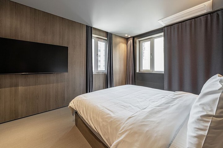 Room 11 of 36
