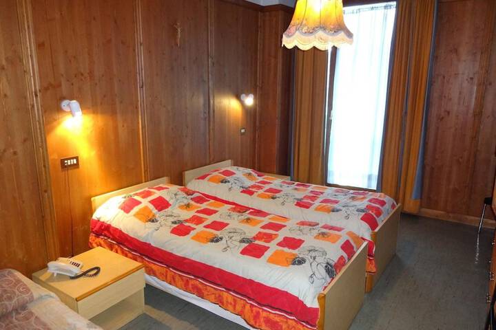 Room 5 of 7
