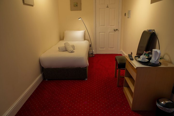 Room 19 of 73